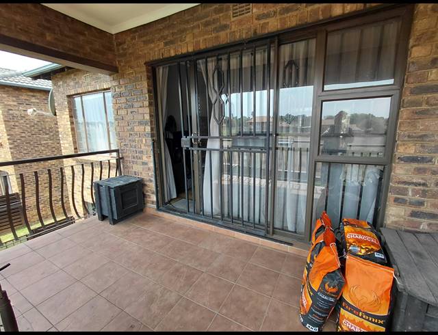 2 BEDROOM SECTIONAL TITLE FOR SALE IN SONNEVELD